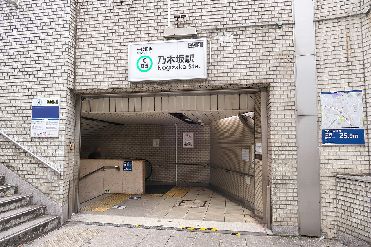 写真は3番出入口。